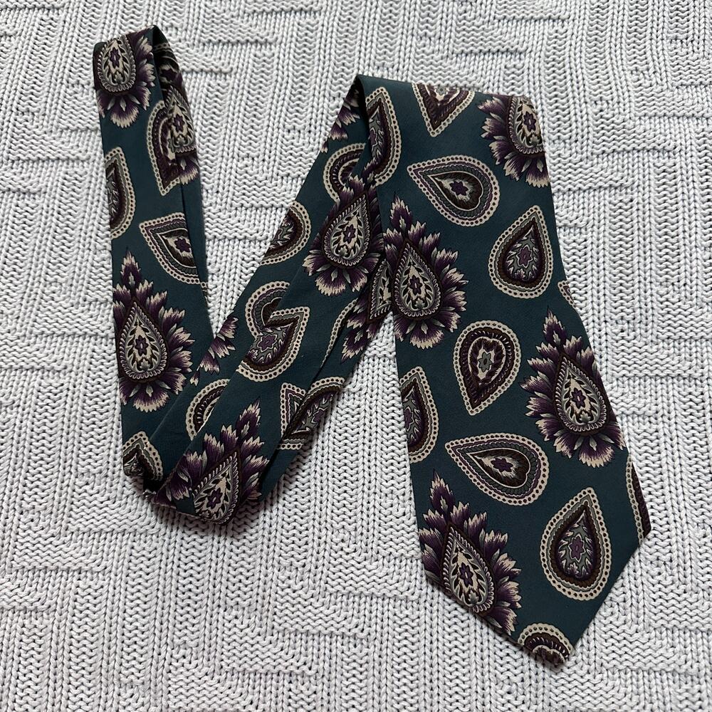 Vintage Gant green paisley men's silk tie
